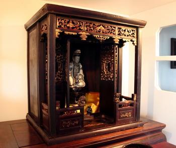 贵重的金银质地佛龛还要先做出模型