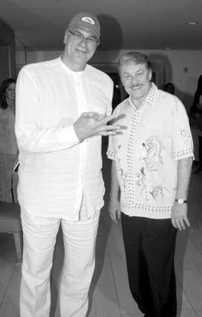 詹姆斯湖人图片_湖人门票收入