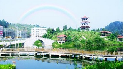 凤冈位于贵州东北部,周边与思南,湄潭,务川等七县接壤,距省会贵阳